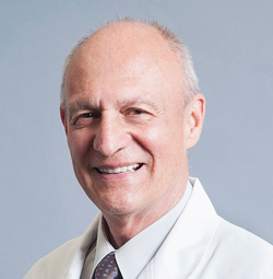 Dr. German Arango García, especialista en cirugía refractiva